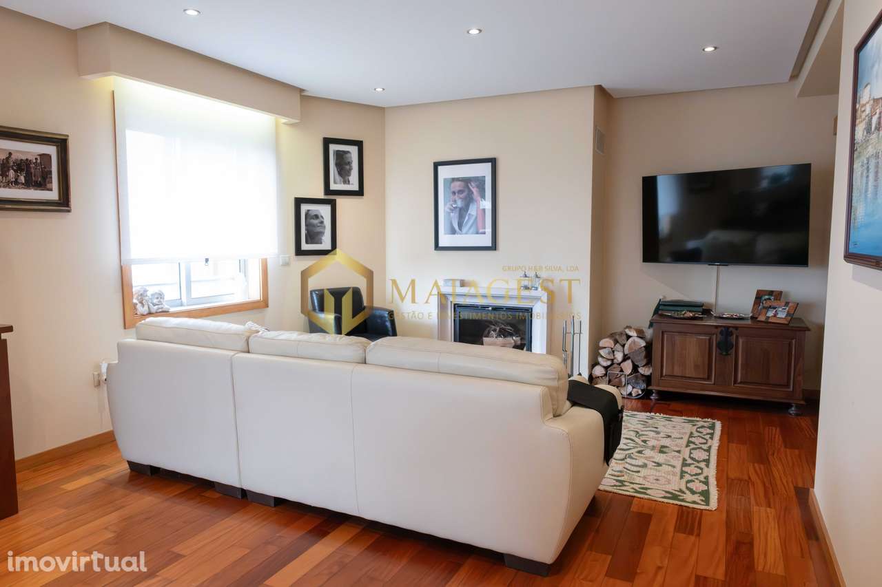 T2+1 com varanda e garagem para 2 carros no Edifício da Praça - Grande imagem: 2/19