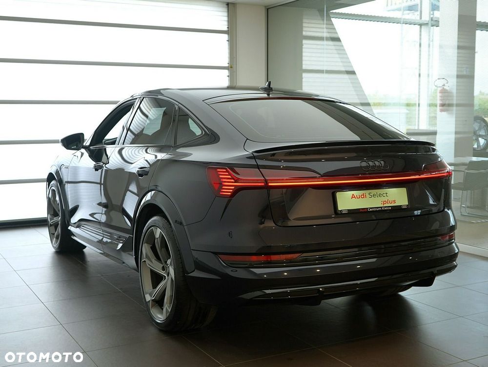 Audi Q8 Sportback e-tron - 3