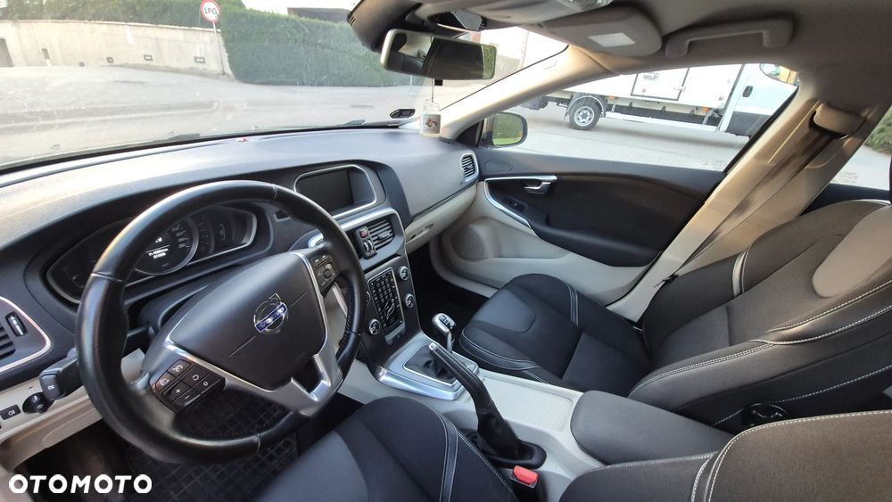 Volvo V40 T3 Drive-E Momentum - 20