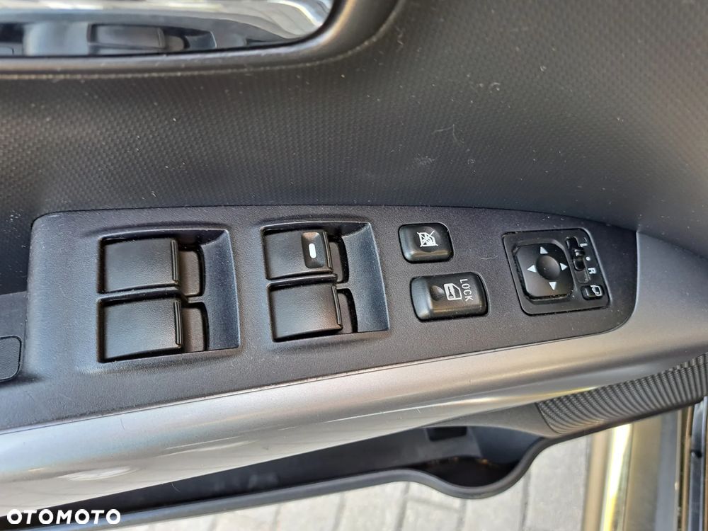 Mitsubishi Outlander - 25