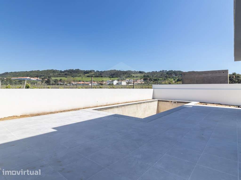 Moradia Isolada T4 com Piscina com vista desafogada para a Serra - Grande imagem: 4/51