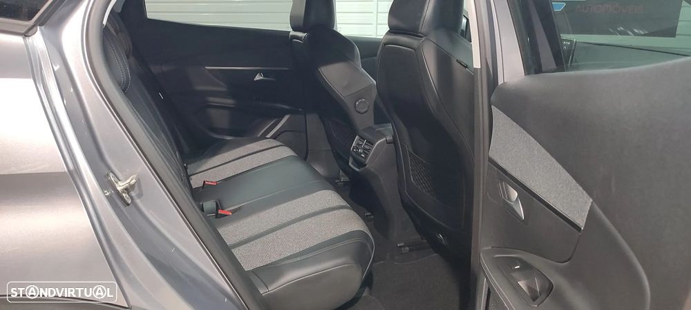 Peugeot 3008 1.2 PureTech Allure EAT8 - 19