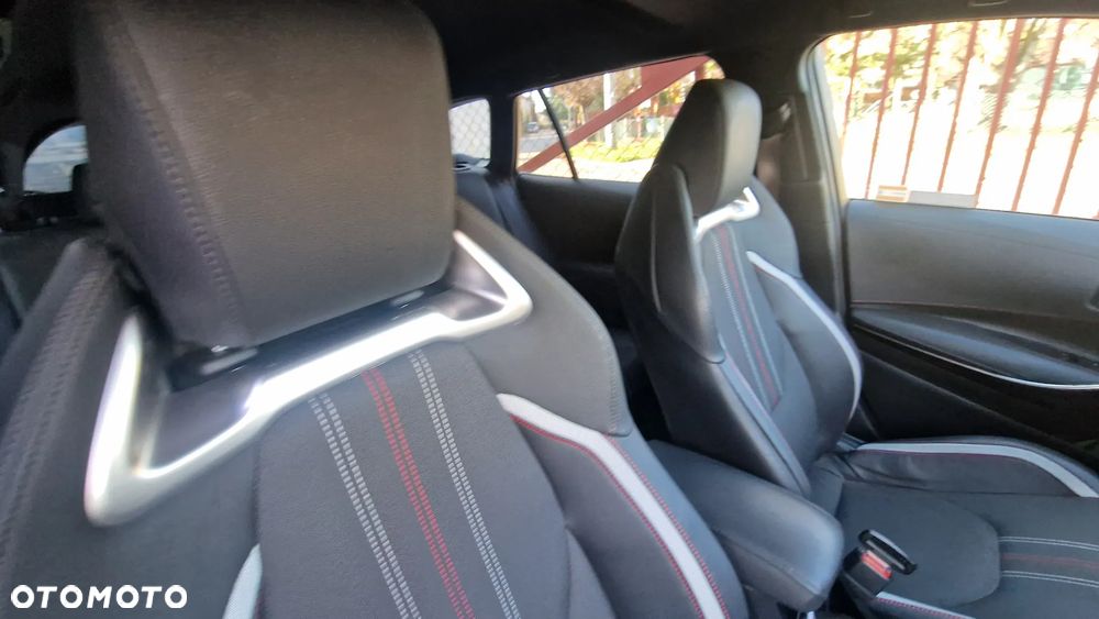 Toyota Corolla 2.0 Hybrid GR Sport - 37