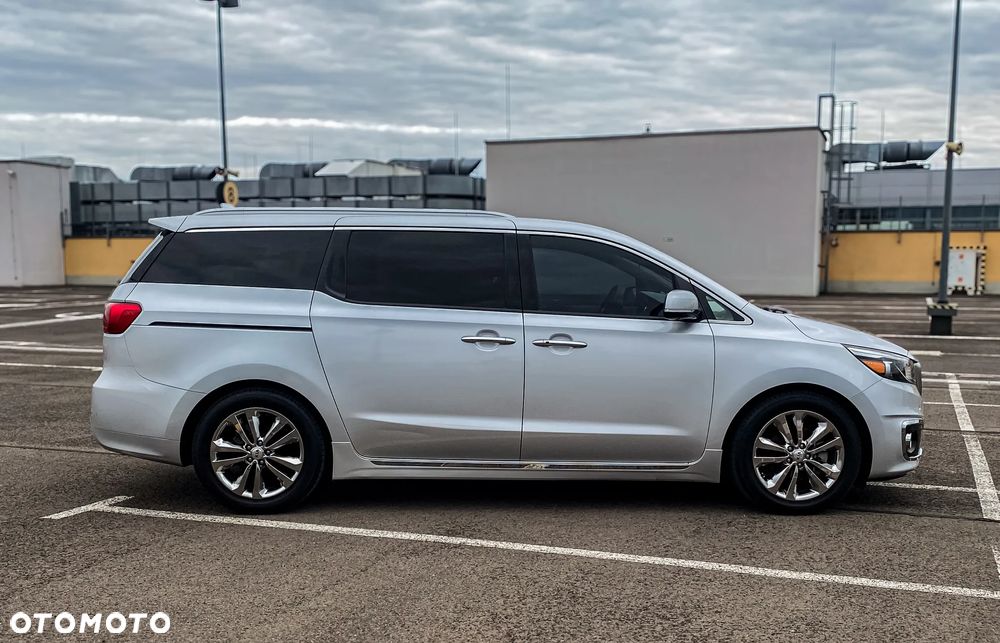 Kia Carnival - 8