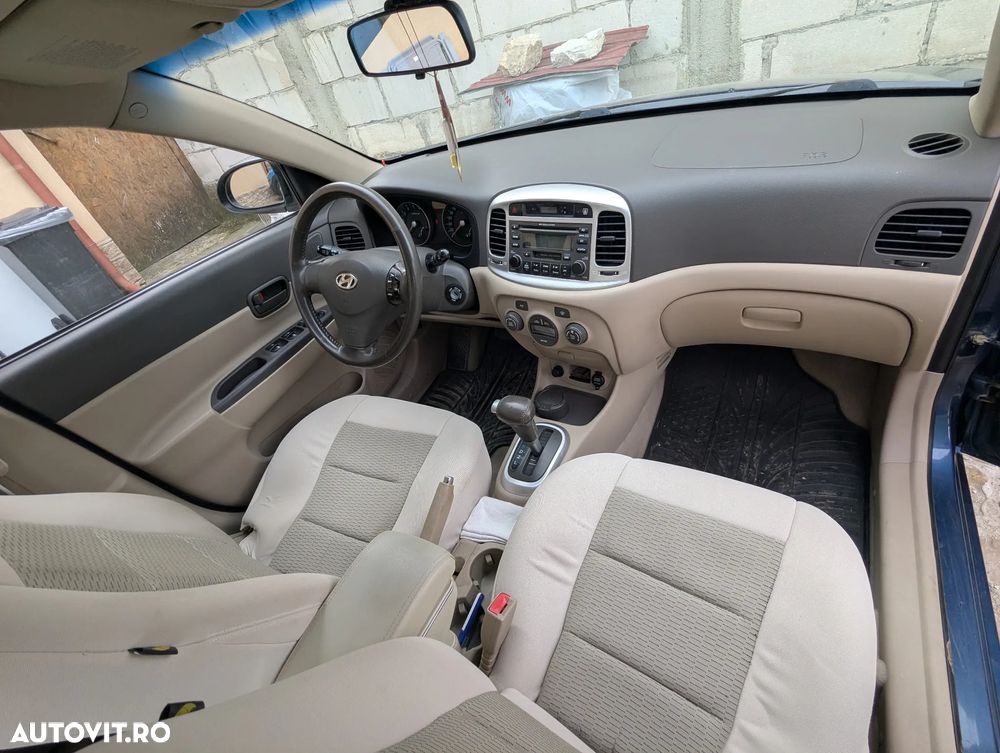 Hyundai Accent - 5