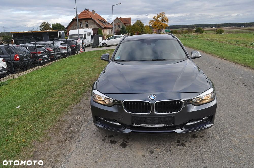 BMW Seria 3 318d Sport Line - 9