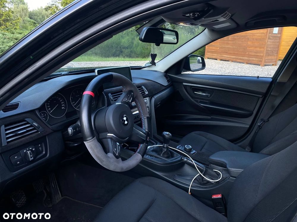 BMW Seria 3 318d - 15