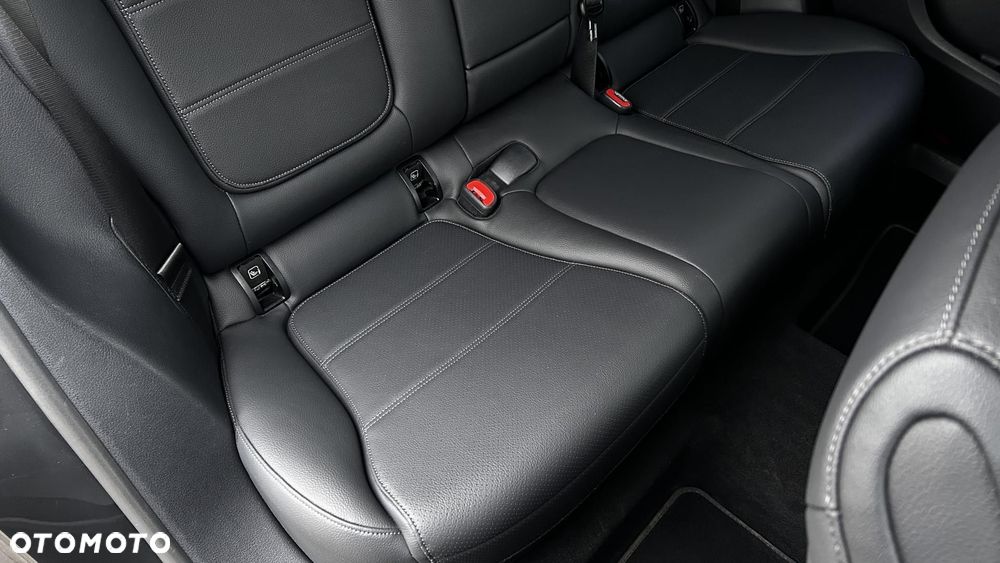 Mercedes-Benz GLC - 32