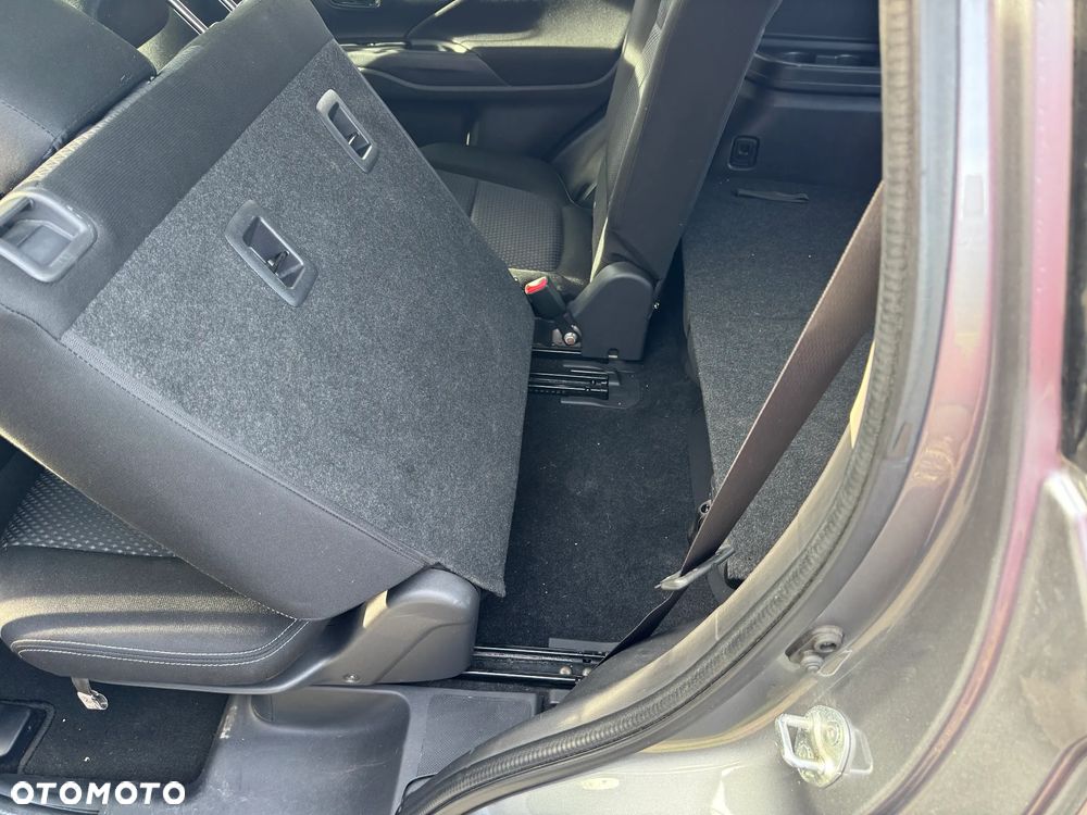 Mitsubishi Outlander 2.4 4WD CVT Instyle - 24