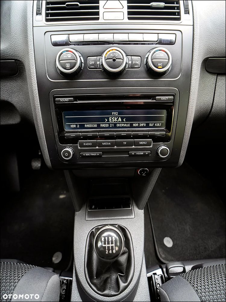 Volkswagen Touran - 25