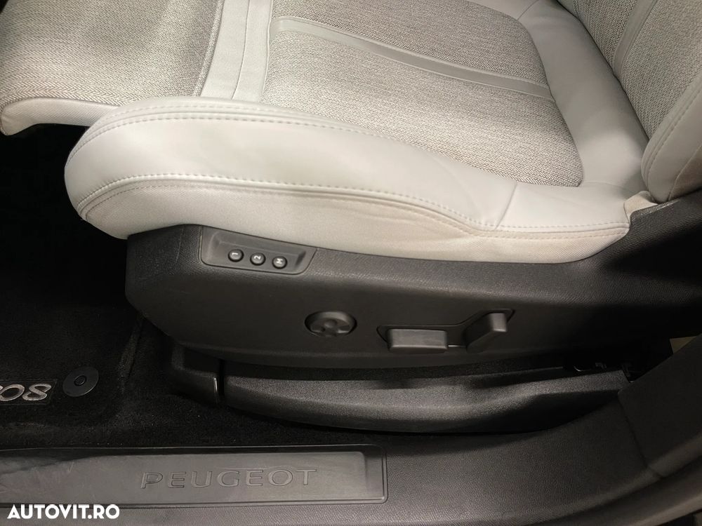 Peugeot 3008 PureTech 130 Stop & Start GPF EAT8 Allure Business-Paket - 28