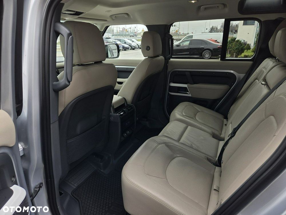 Land Rover Defender - 31