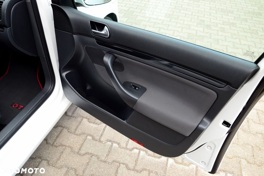 Volkswagen Golf - 29