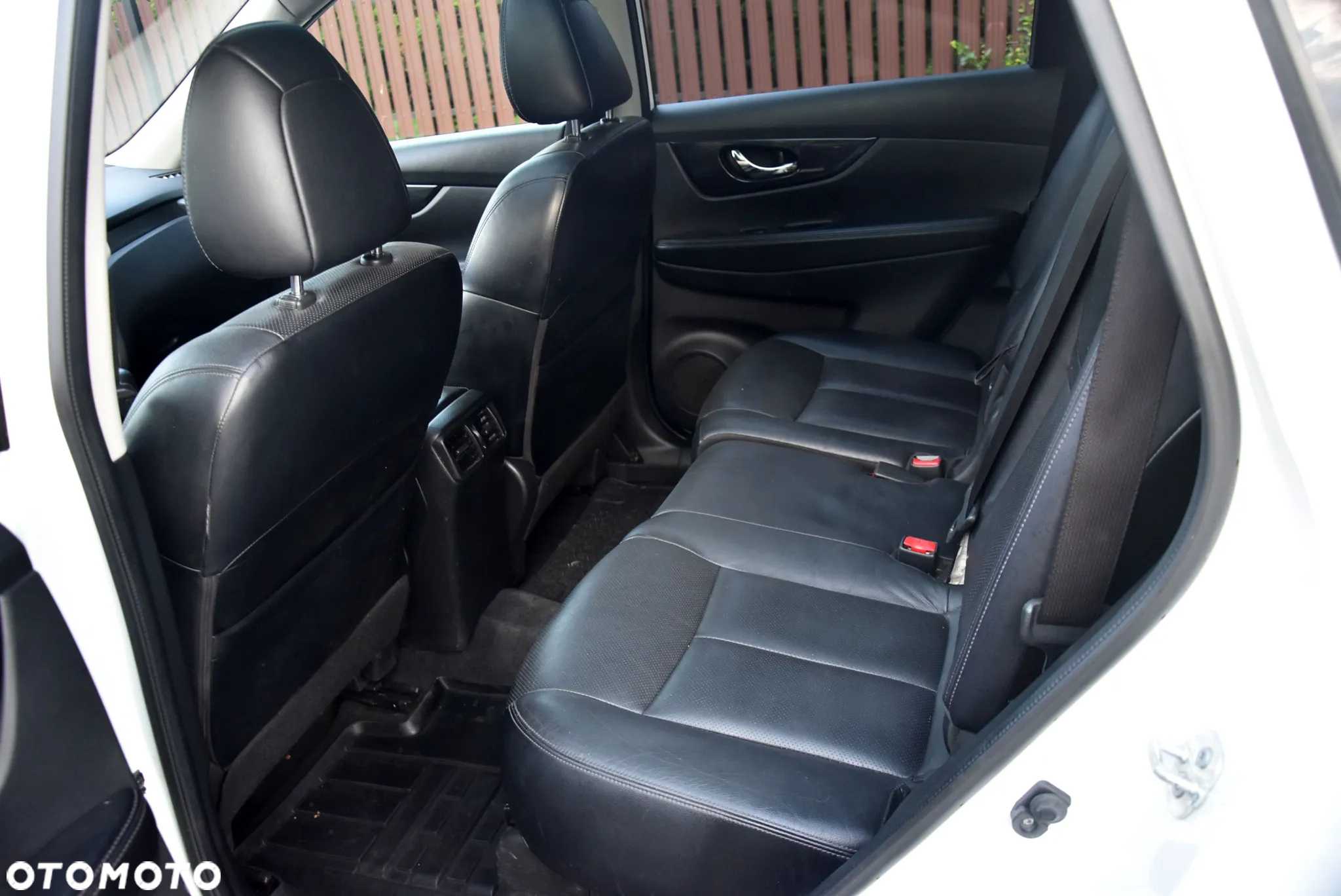 Nissan X-Trail 1.6 DCi Tekna 2WD Xtronic 7os - 20