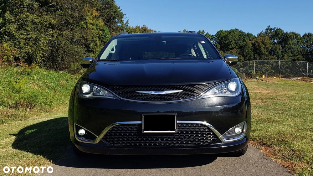 Chrysler Pacifica - 2