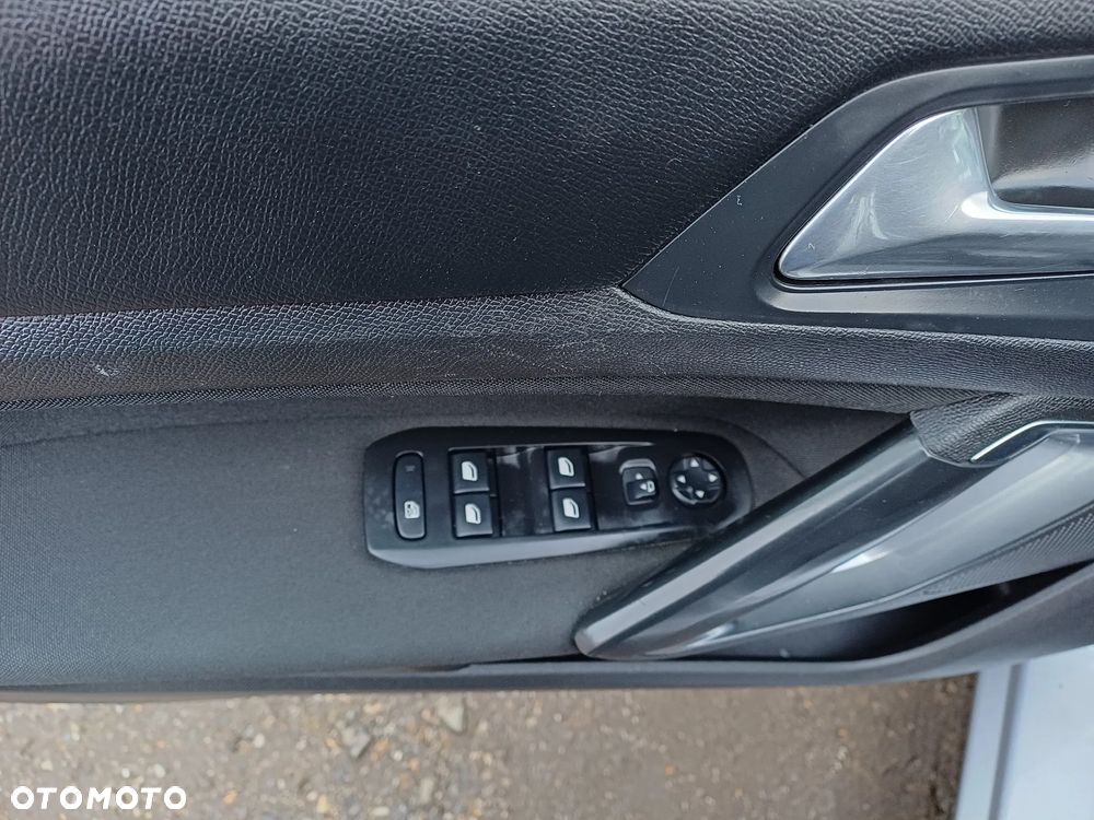 Peugeot 308 BlueHDi FAP 130 Stop & Start Allure - 15