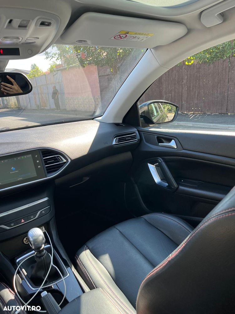 Peugeot 308 1.2 L PureTech Turbo S&S Active - 8