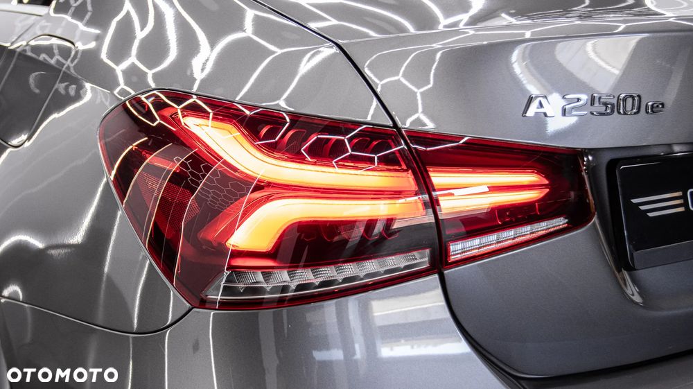 Mercedes-Benz Klasa A 250 e PHEV Progressive 8G-DCT - 16