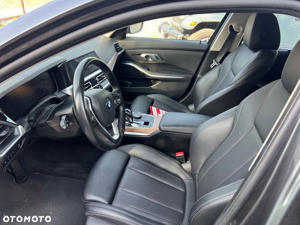 BMW Seria 3 320d xDrive - 12