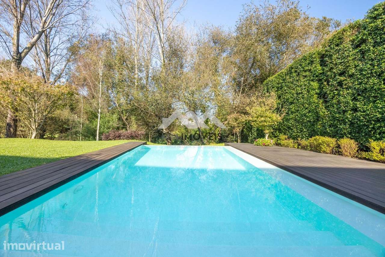 Moradia T4 | Renovada | 4 frentes | Jardim | Piscina | Miramar - Grande imagem: 3/60