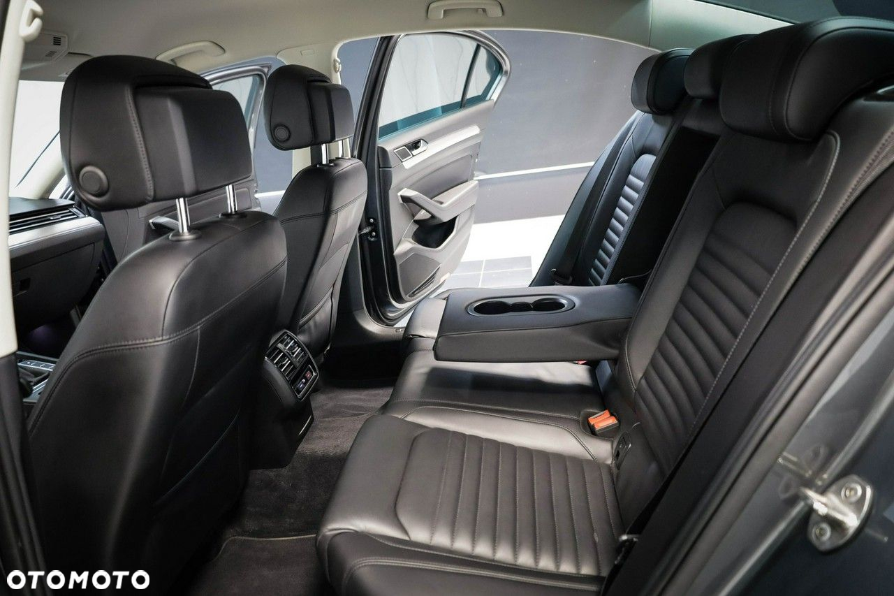 Volkswagen Passat - 27