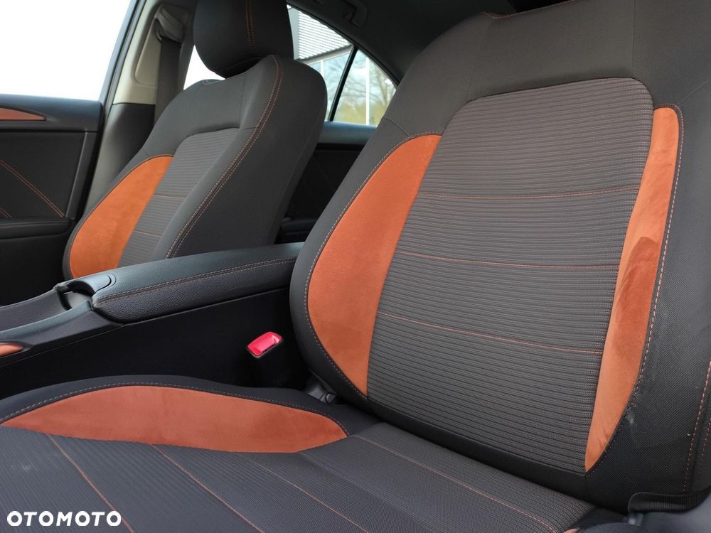 Toyota Avensis 1.8 Premium - 21