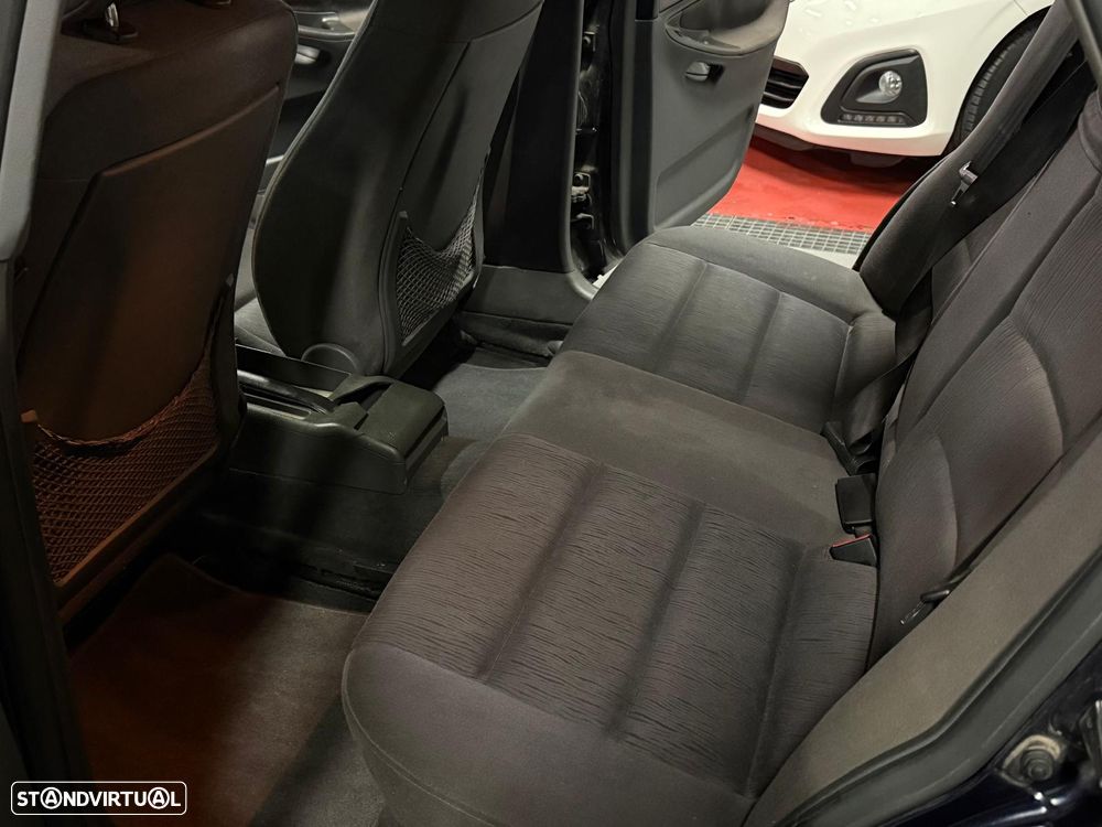 Audi A4 1.6 Confort - 11