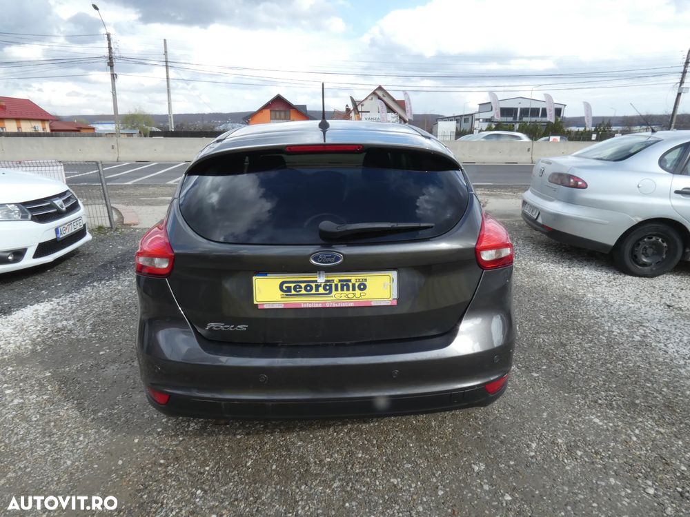 Ford Focus 1.5 TDCi Powershift Titanium - 6