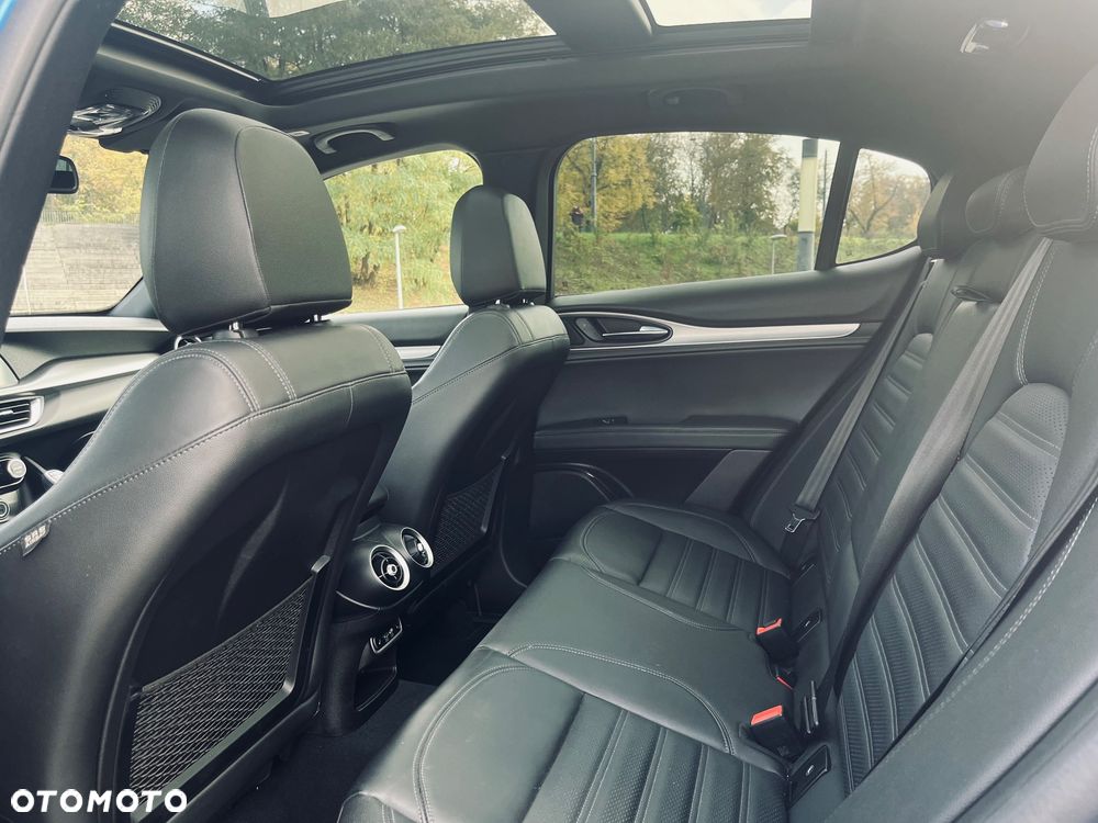Alfa Romeo Stelvio - 17