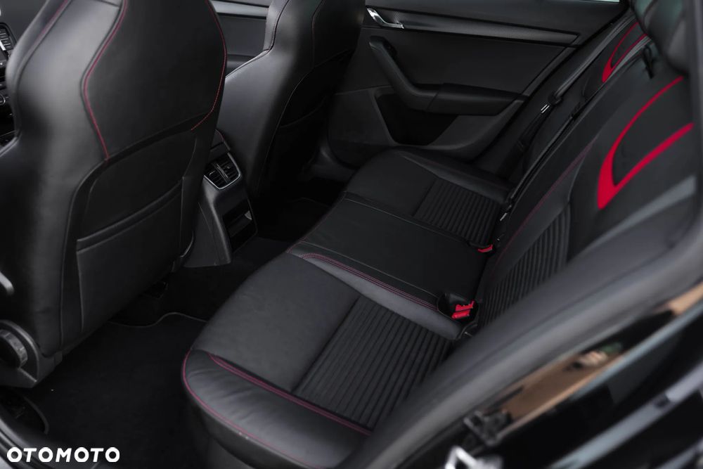 Skoda Octavia 2.0 TDI RS DSG - 23