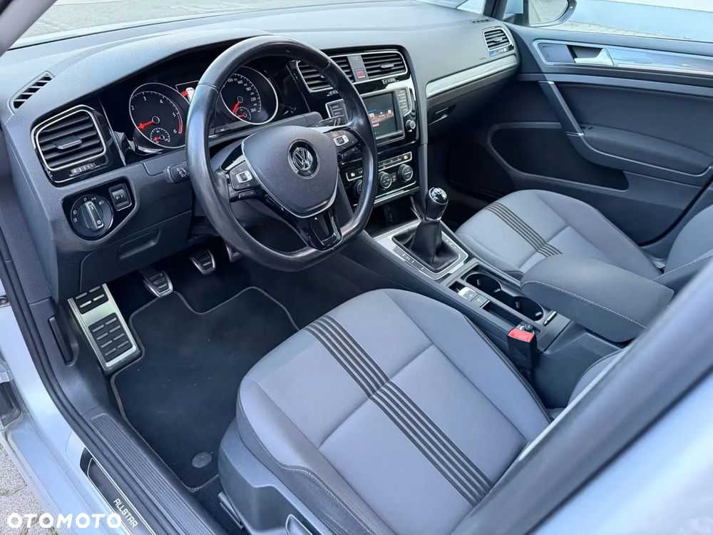 Volkswagen Golf 1.6 TDI BlueMotion Technology Allstar - 16