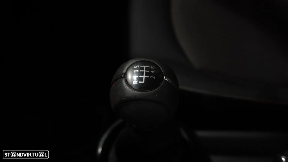 MINI 3 Portas Cooper D - 28