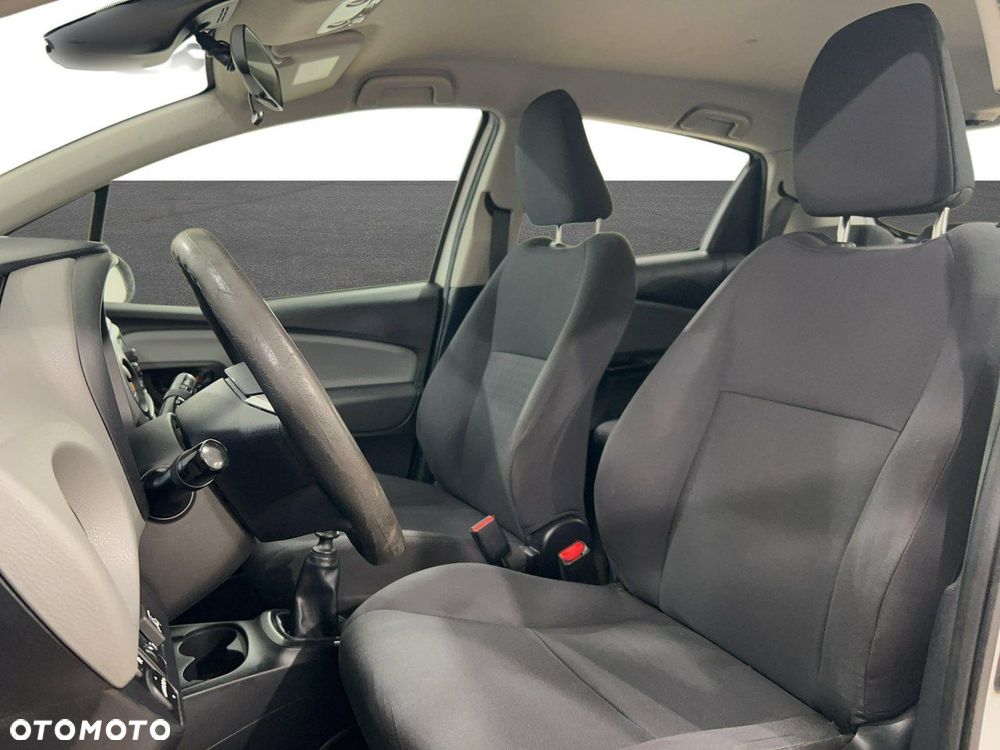 Toyota Yaris - 16
