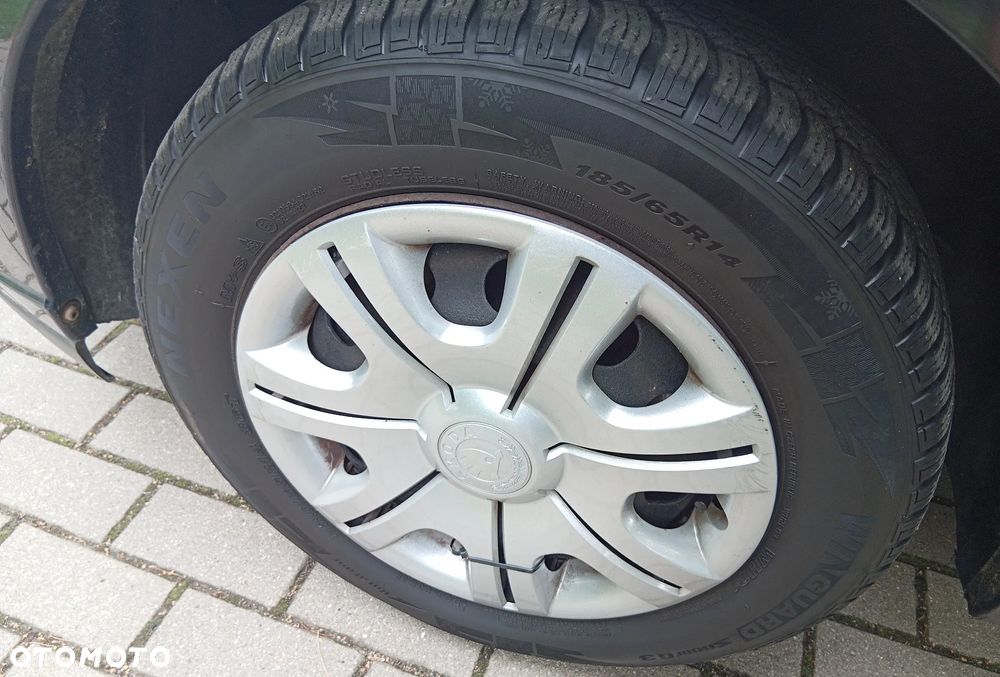 Ford Focus 1.6 16V Trend - 12
