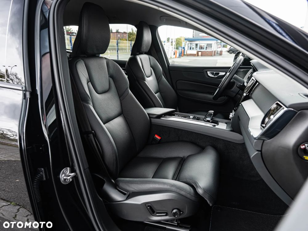 Volvo XC 60 B5 B AWD Plus Dark - 25