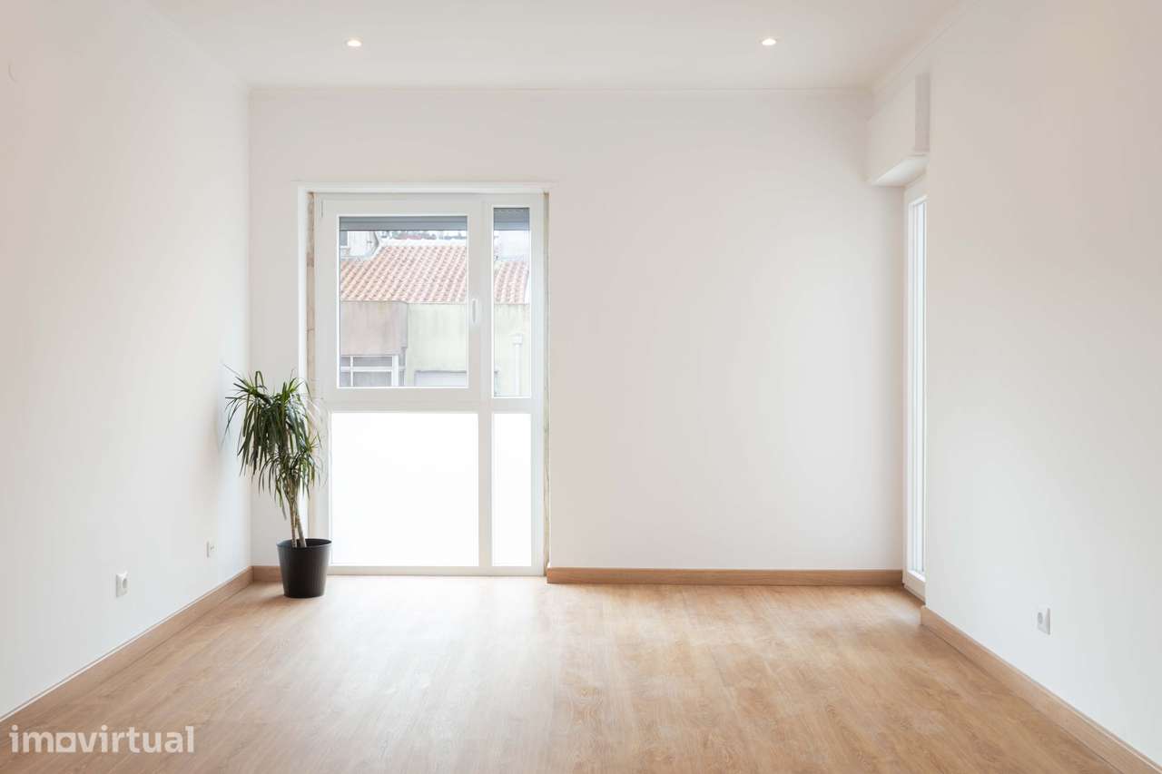 Apartamento T2 Remodelado com Varandas e Arrecadação - Grande imagem: 5/30
