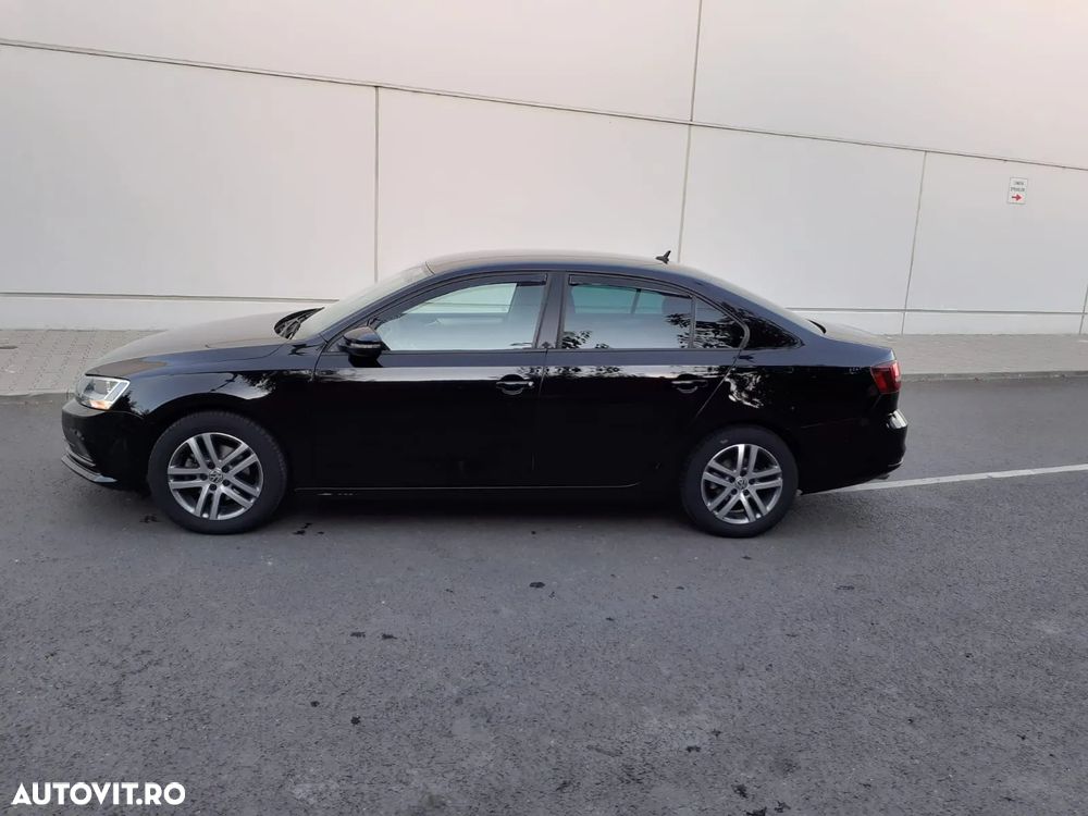 Volkswagen Jetta 2.0 TDI Highline - 9