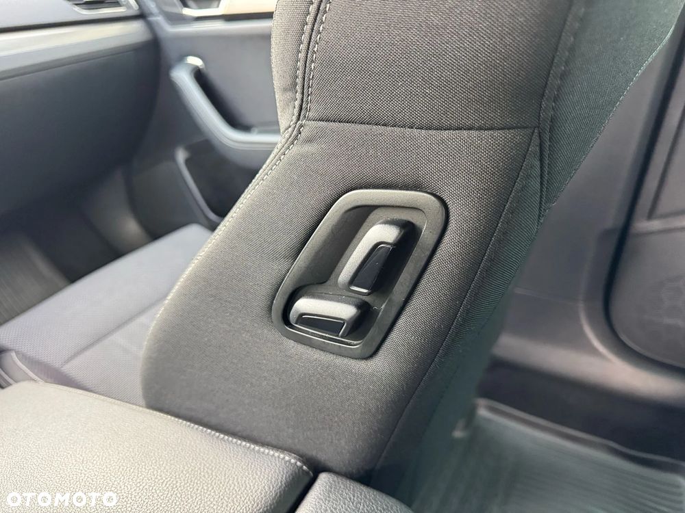 Skoda Superb 2.0 TDI SCR Style DSG - 38