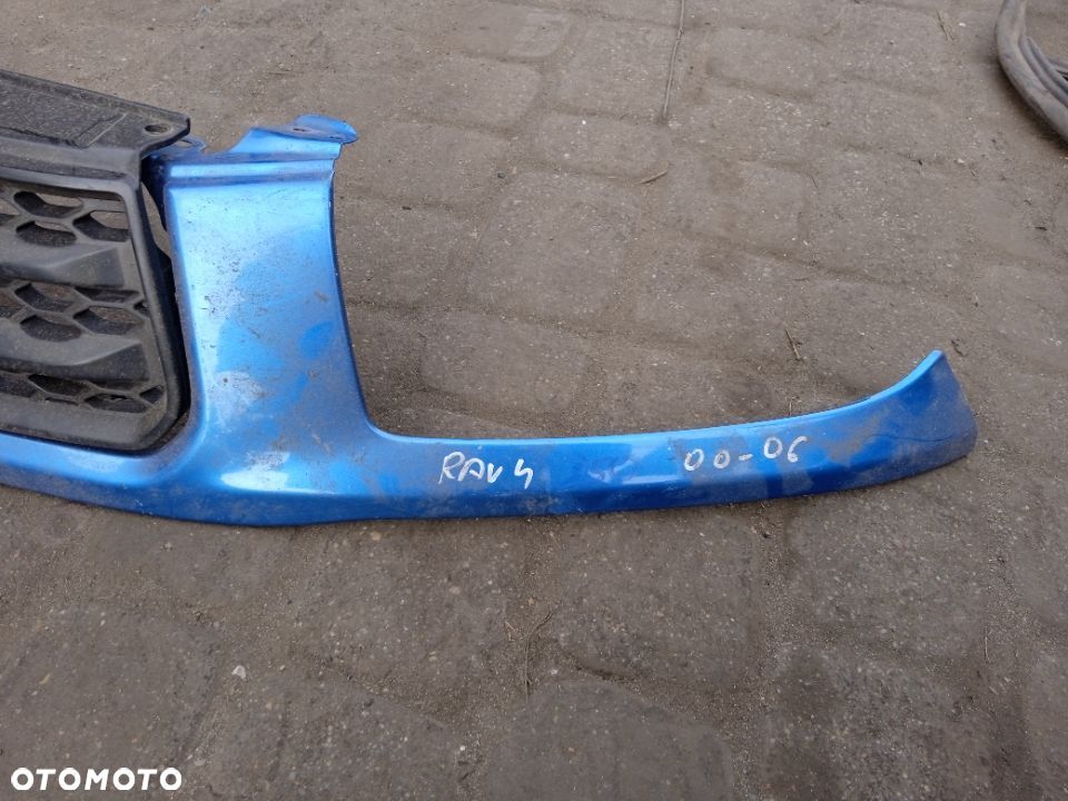 ATRAPA Z LISTWĄ TOYOTA RAV-4 00-06 - 4