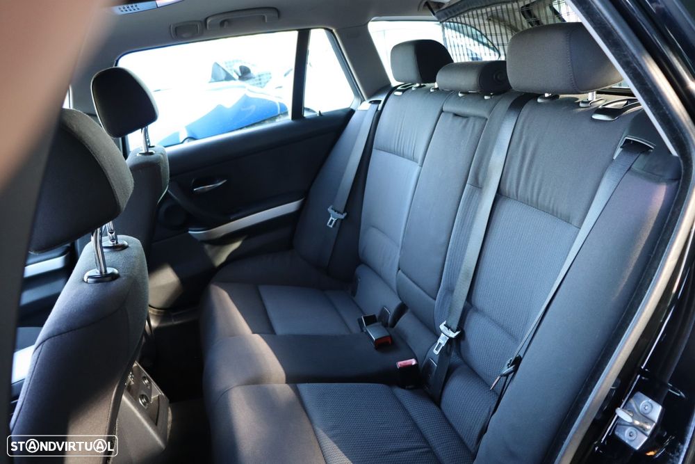 BMW 318 d Touring - 17