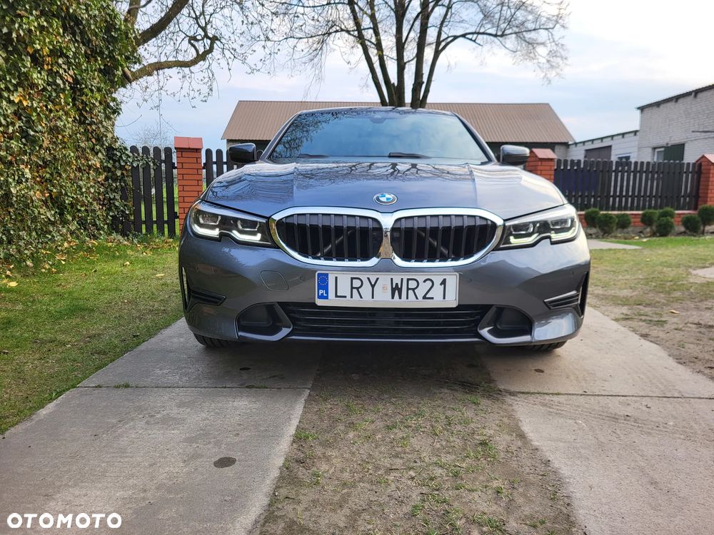 BMW Seria 3 330i Sport Line - 3