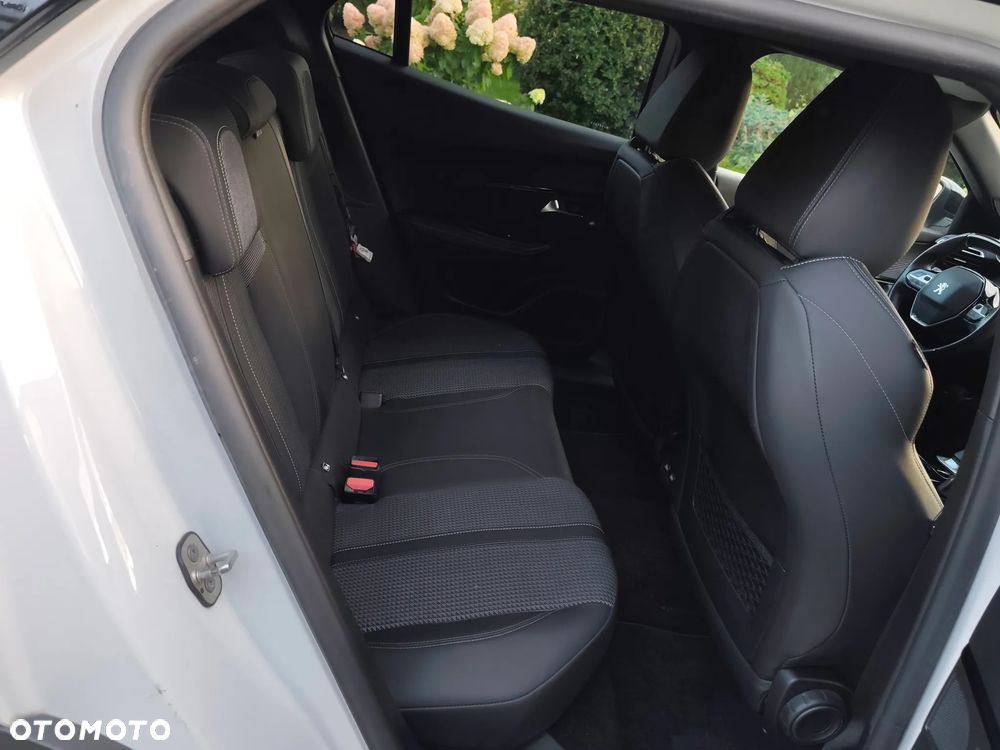 Peugeot 2008 136 GT - 26