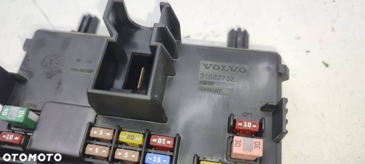 SKRZYNKA BEZPIECZNIKÓW VOLVO S90 II 32142591 - 3
