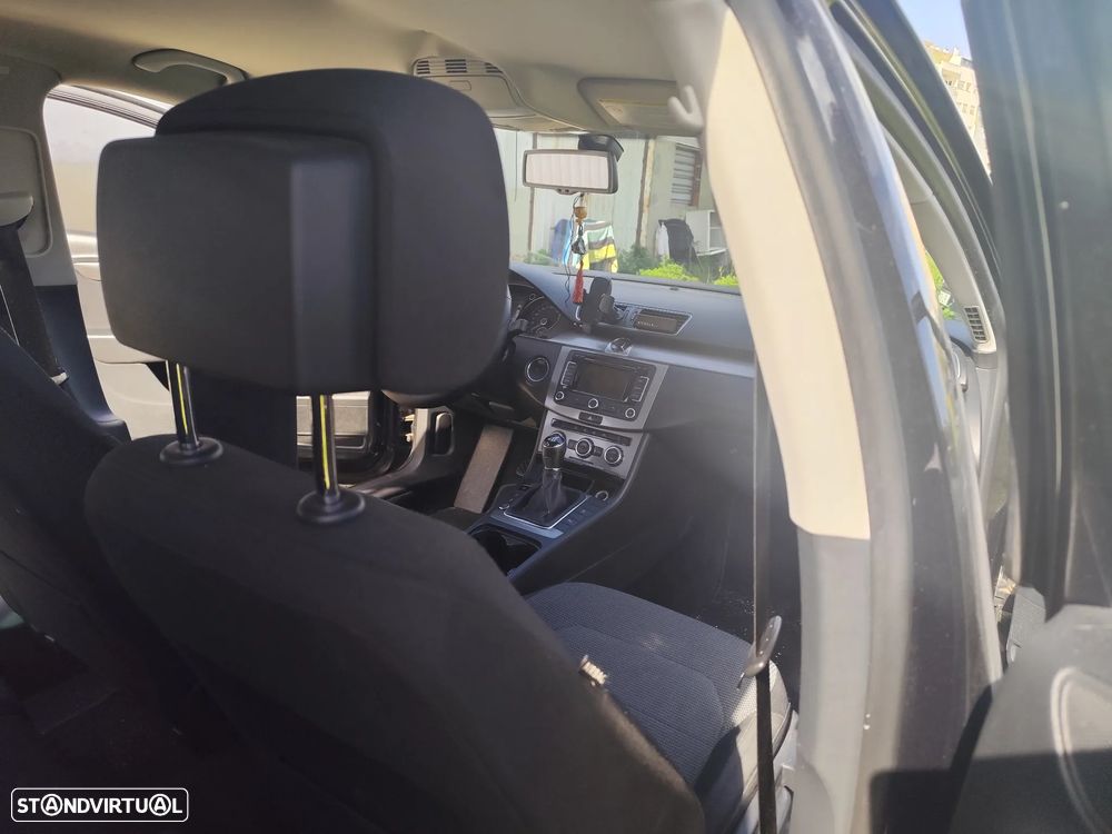 VW Passat Variant 1.6 TDI BlueMotion R-Line - 8