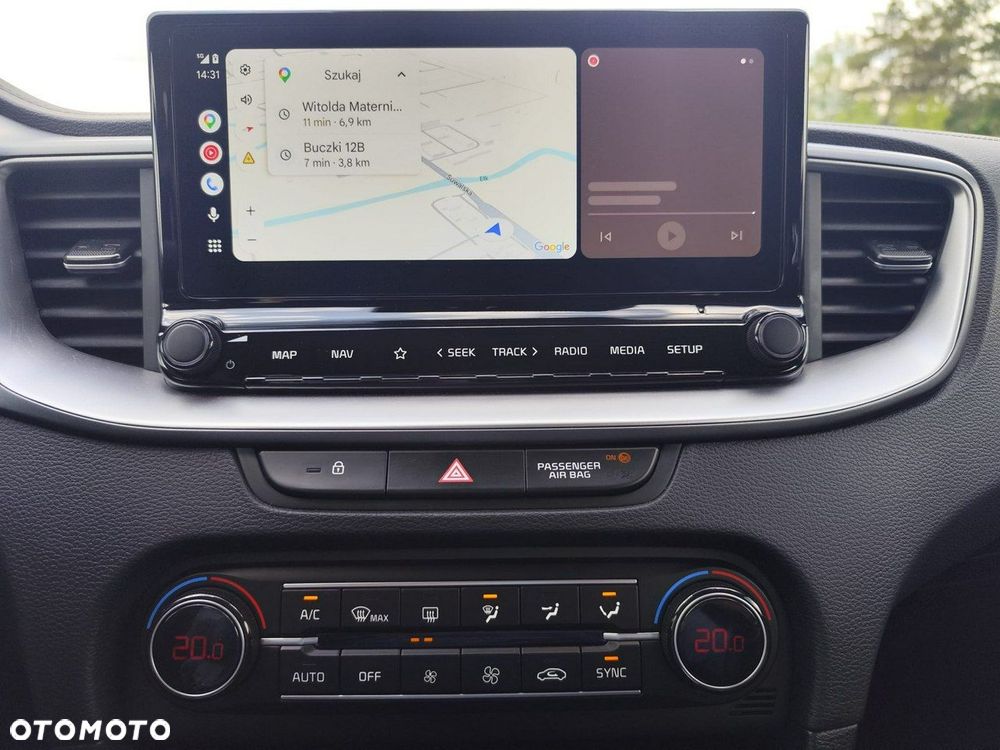 Kia Ceed - 32