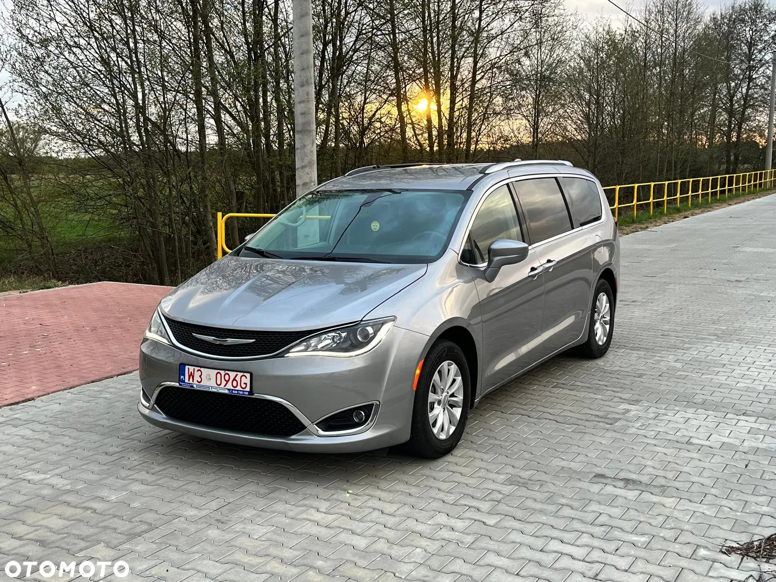 Chrysler Pacifica - 2