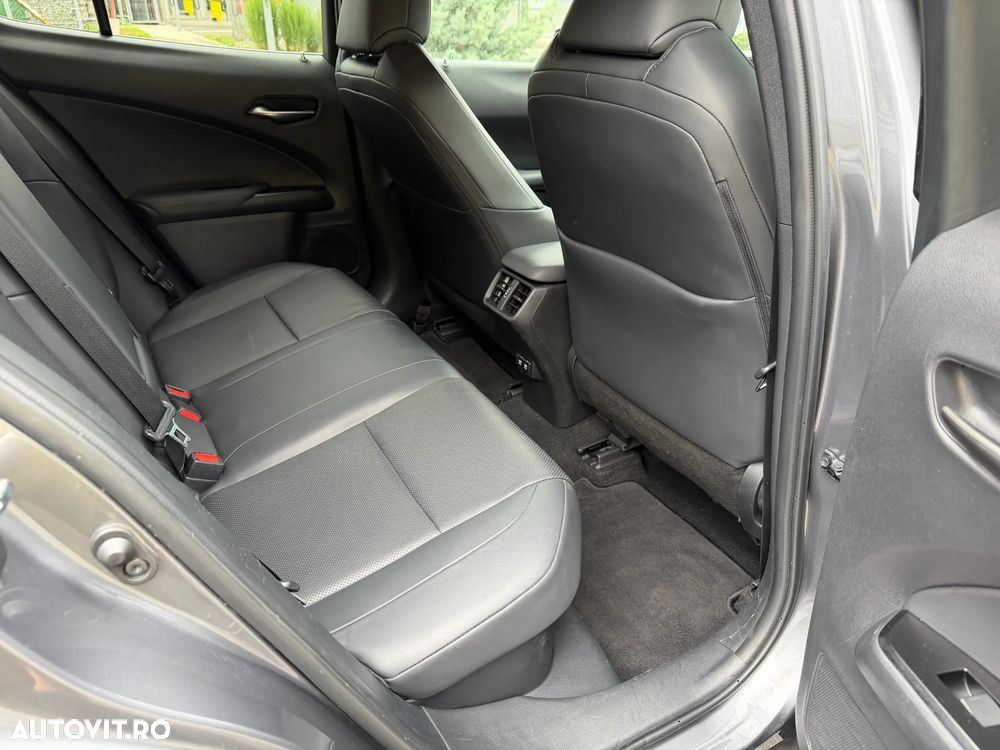 Lexus UX 250h E-FOUR Executive - 26