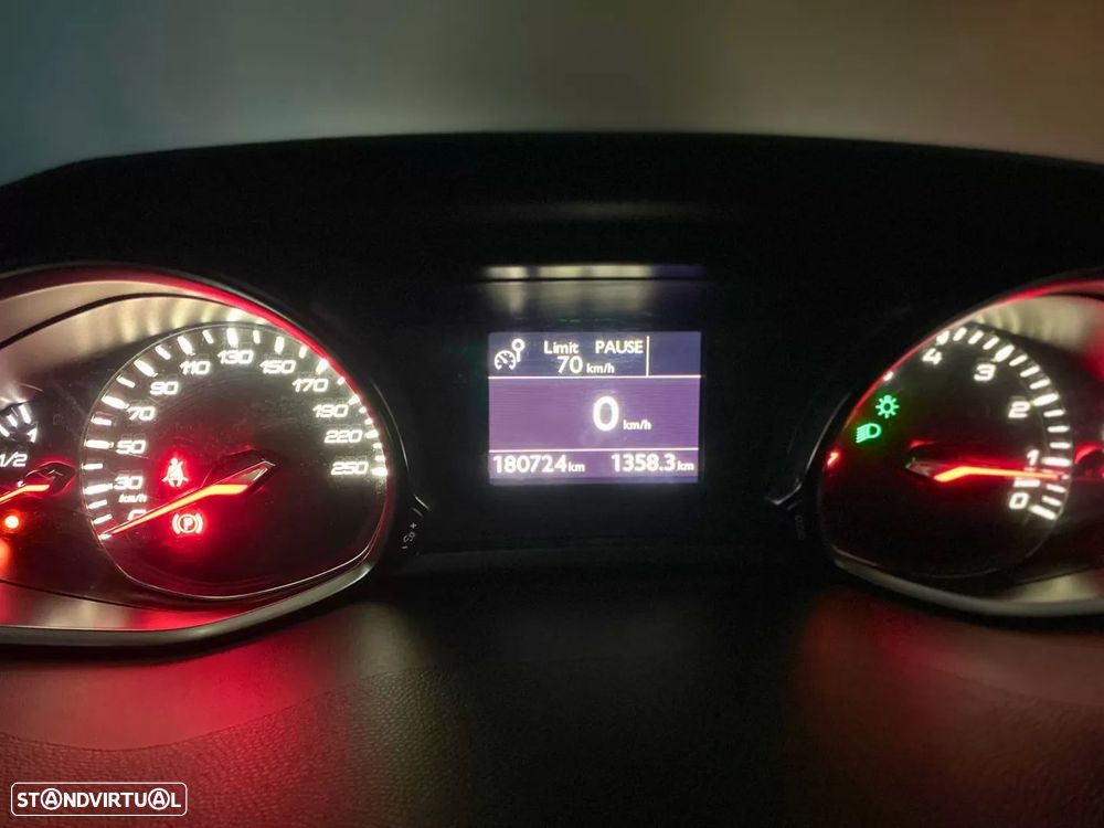 Peugeot 308 1.2 PureTech Style J17 - 25