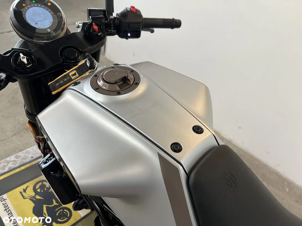Husqvarna Vitpilen - 25