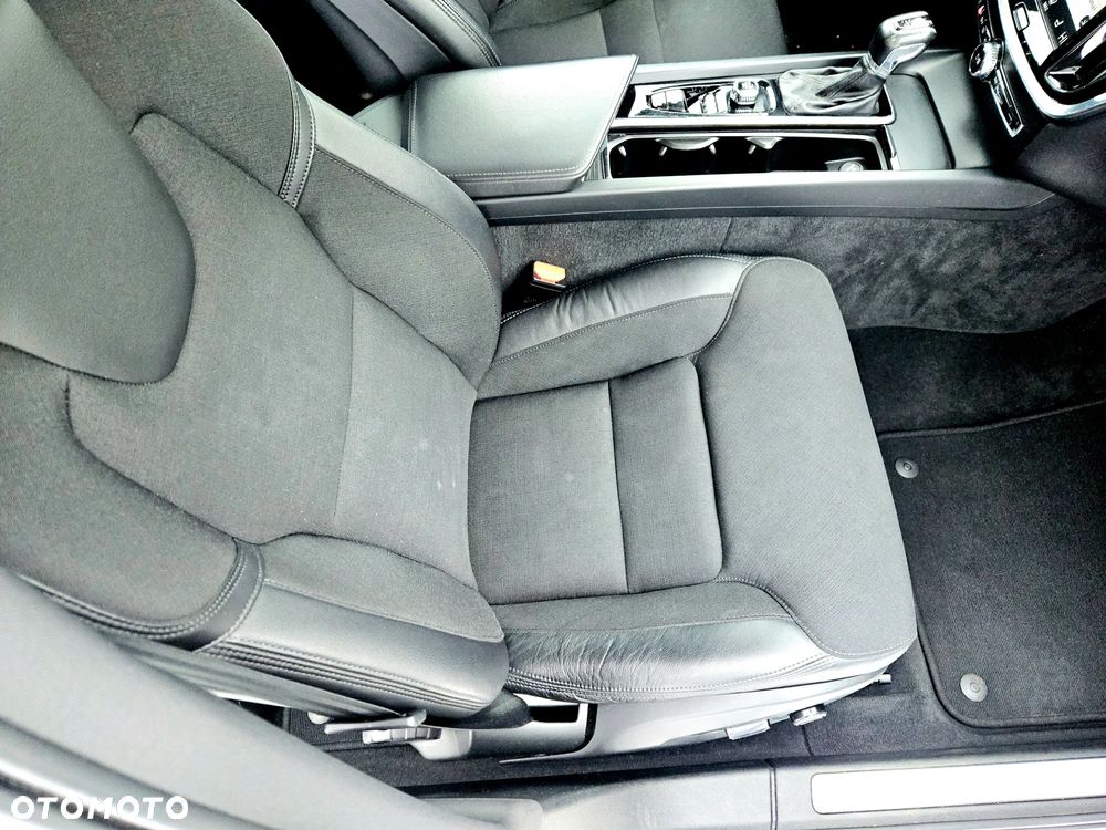 Volvo V60 D4 Momentum - 25